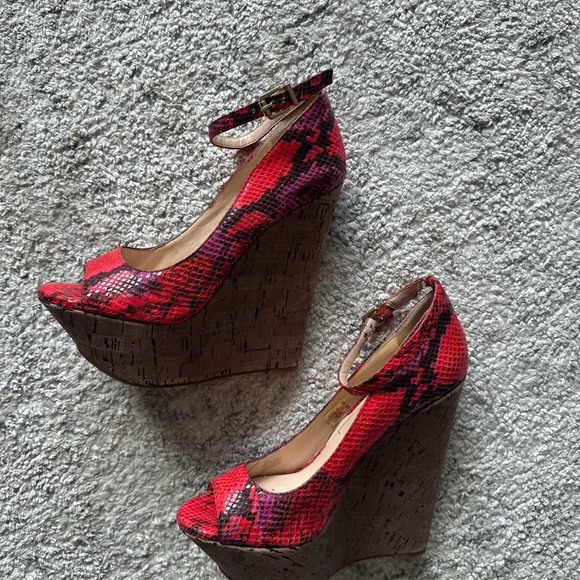 Jessica Simpson High Wedges RED PYTHON - Picture 4 of 5